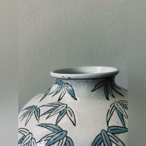 Late 20th Century Large Chinoiserie Vase With Birds in Lotus Pond and Bamboo - Picture 3 of 7